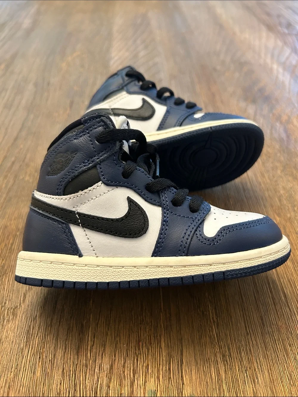 Kids Air Jordan 1 Retro High OG “midnight navy” size 8C